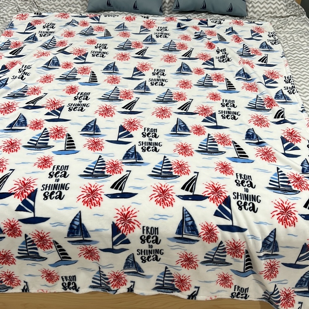 Sailboat super soft fleece throw red, white and blue - Picture 2 of 2